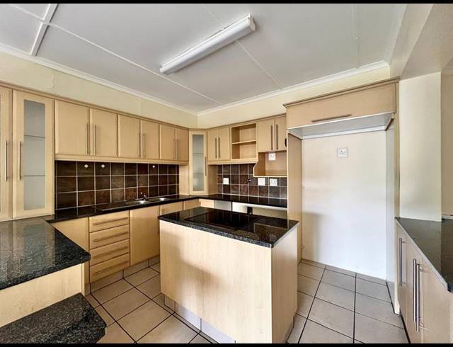 3 BEDROOM TOWNHOUSE FOR SALE IN SCOTTSVILLE